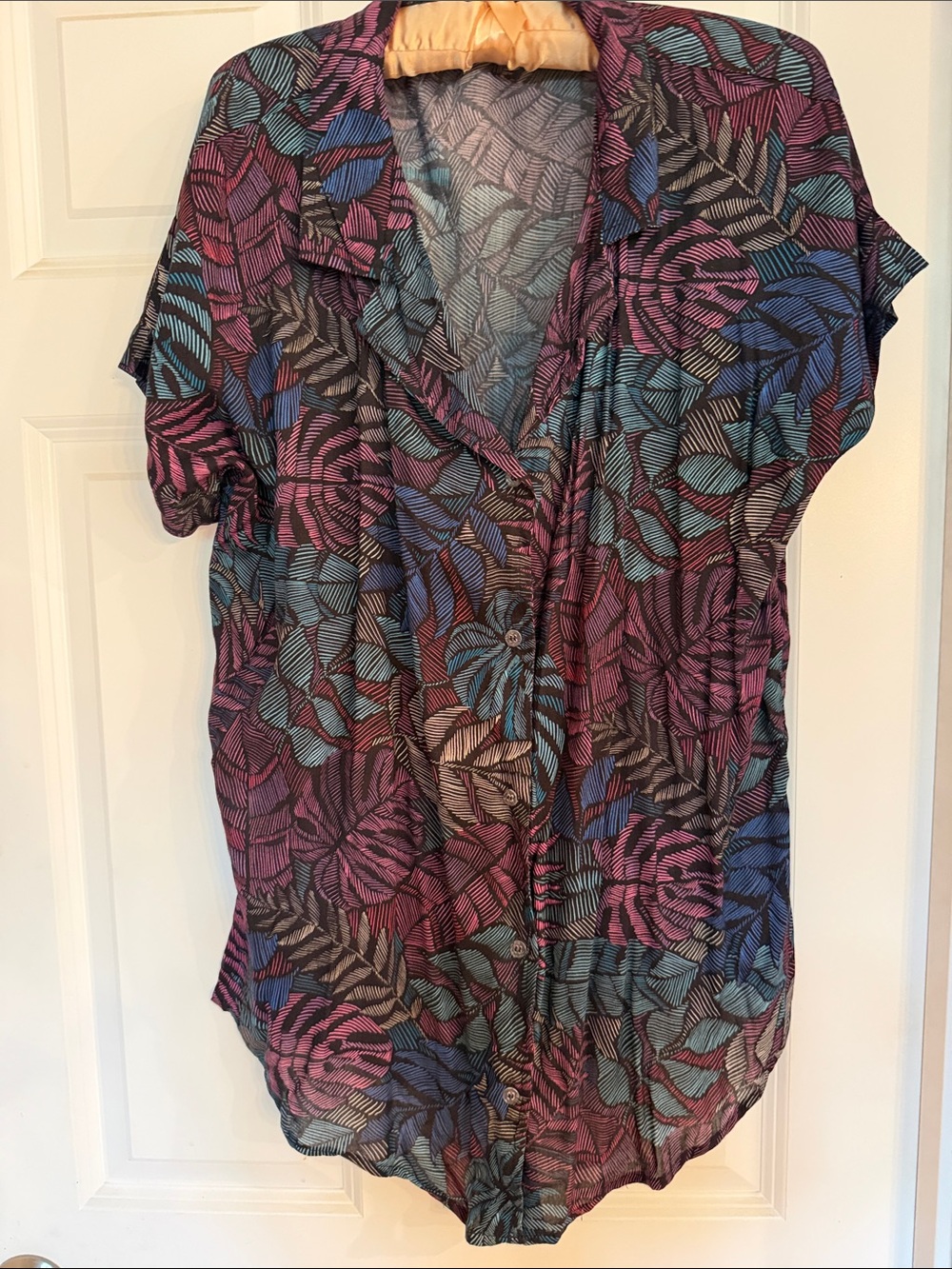 VENUS Multicolor Leaf-Print Button-Down Shirt - Purple & Blue Accents
